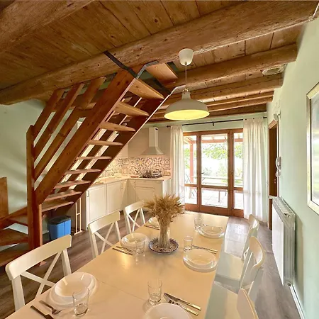 Relaxing Getaway With A Dreamlike Pool Lejlighed